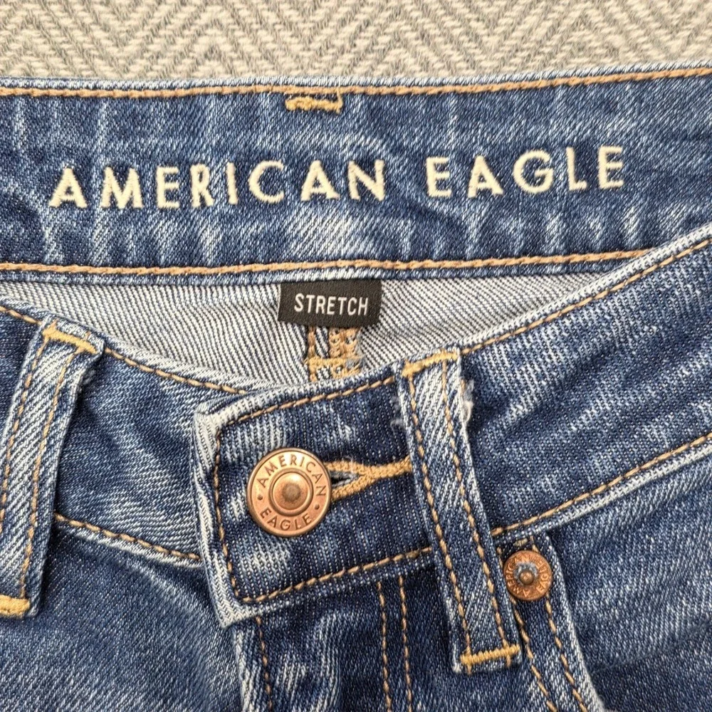 American Eagle Outfitters Mom Jeans Distressed Ripped Medium Wash Size 4‎